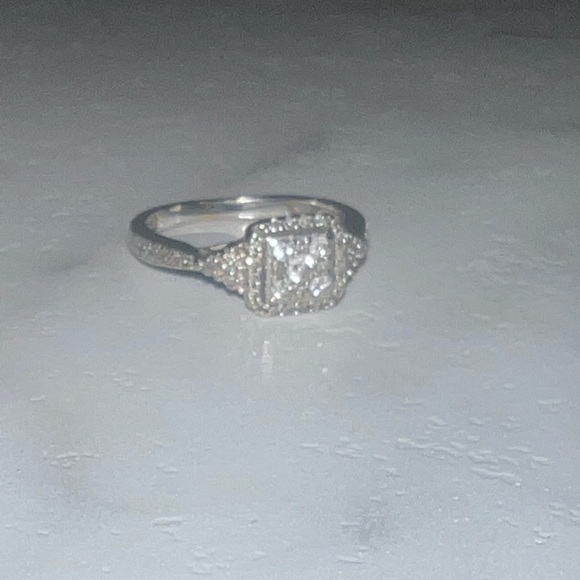 ZALES ENGAGEMENT RING 💍 - Picture 3 of 5